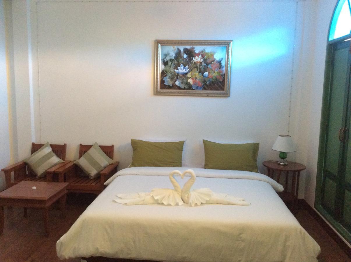Siri Krabi Hostel Bagian luar foto